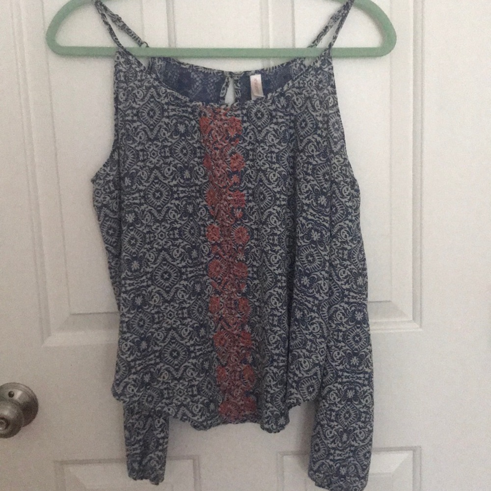 Off shoulder long sleeve blue lace design top